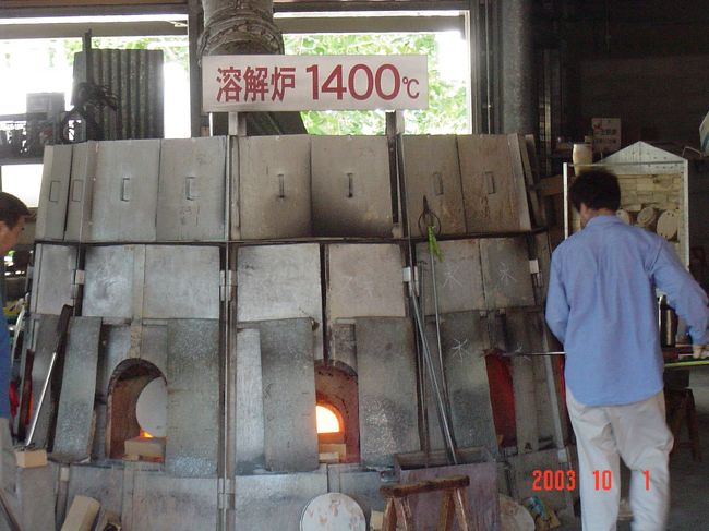 琉球ガラスを作っていました==3<br />かなり近づくだけで暑いっっ