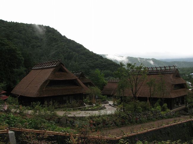 高い位置から集落の一部を写してみました。