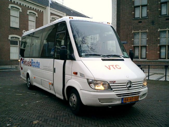 セントラール･ミュージアムからシュレーダー邸までは、このバスで移動します。<br /><br />