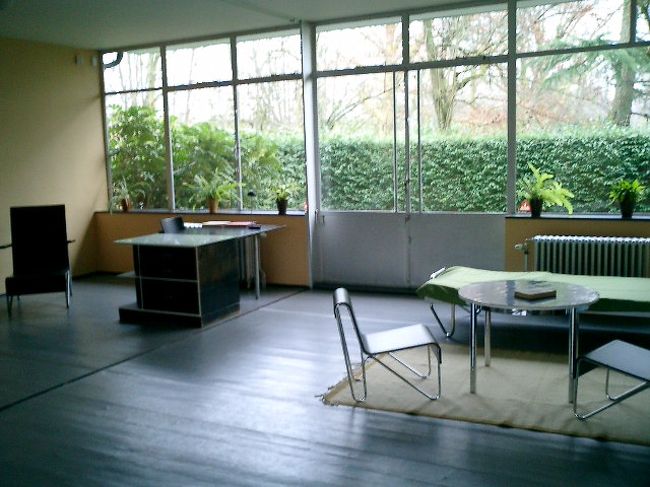 この空間を下のような間仕切りを使い、部屋を分けることもできます。<br /><br />