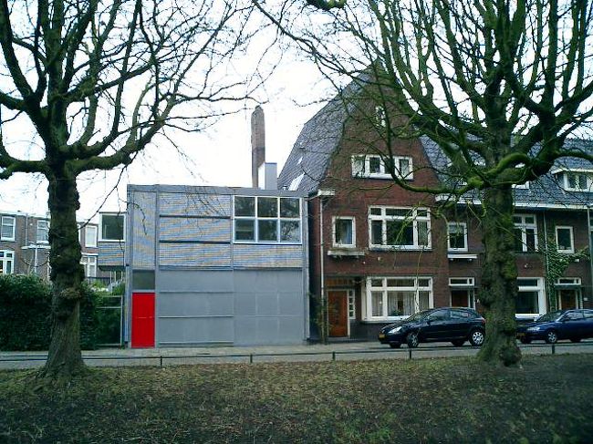 これもリートフェルトの設計。<br /><br />お医者さんの家だそうです。