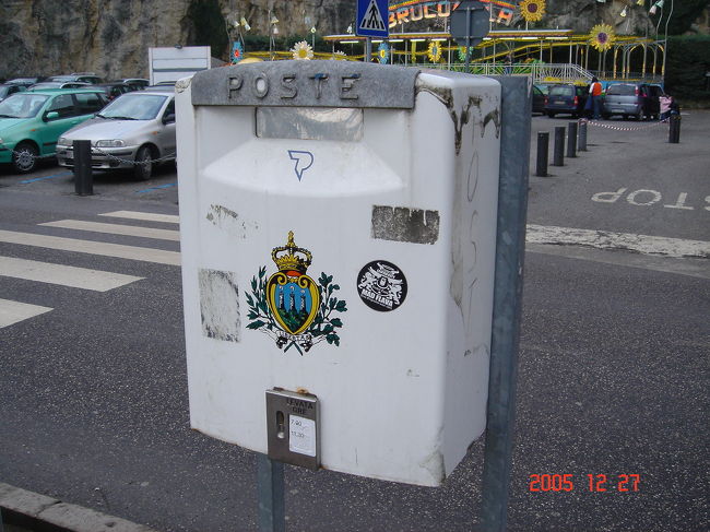 郵便ボストにサンマリノの国旗が