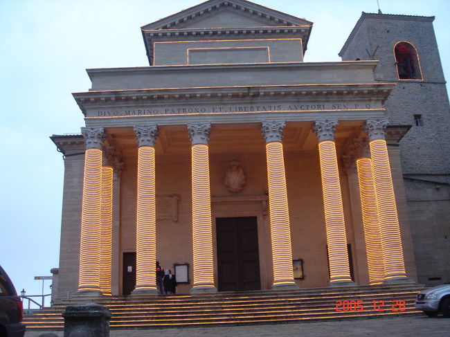 BASILICA del SANTO<br />柱のイルミネーションが綺麗! 