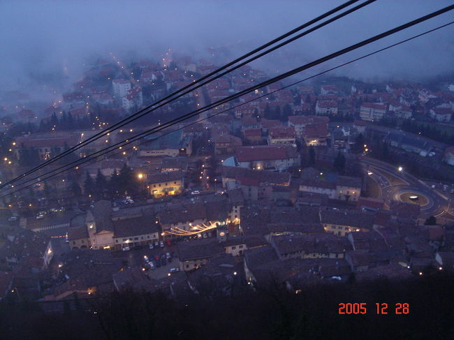 下の街までのロープウェイがある