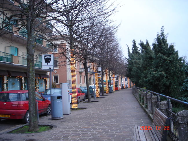 ホテルの前の通り