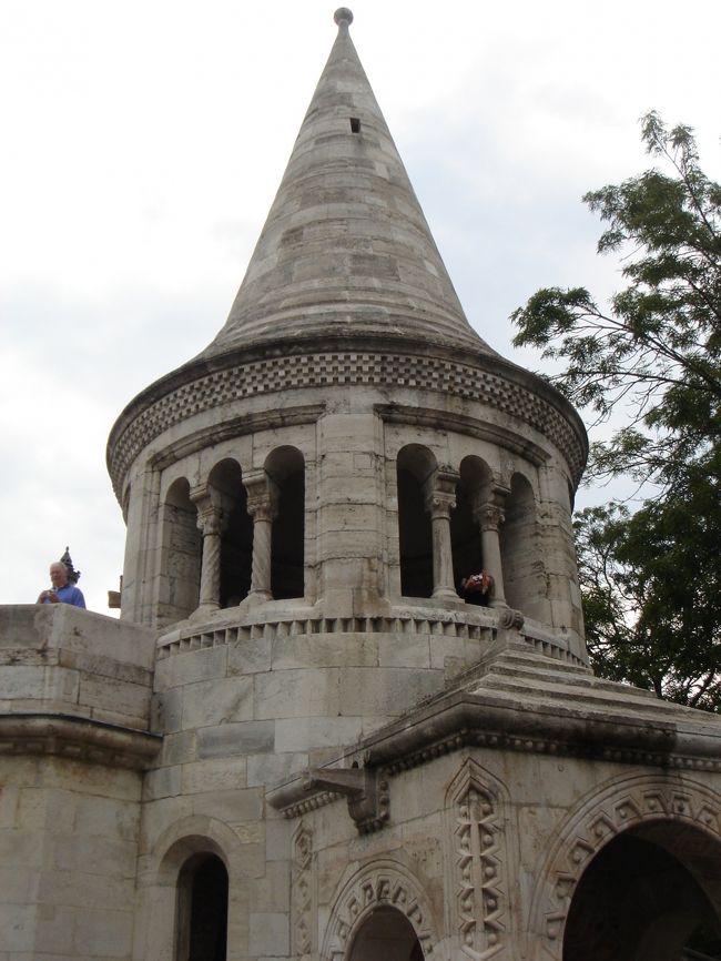 漁夫の砦<br />漁夫の砦という名前にしては白い尖塔が可愛い。