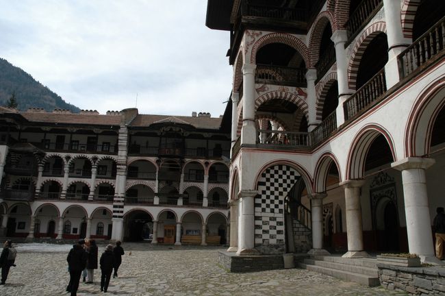 回廊には展望台が張り出しています。