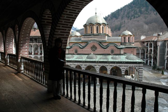 回廊からの教会の眺めです。