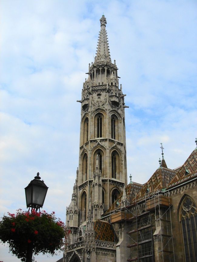 ゴシックの尖塔です。<br />青空が見えてきました。さすが晴れ女、感謝です！