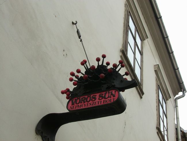 お店の看板が可愛いので一枚！