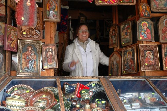 フレリョの塔の１階のお土産物店です。明るいおばさんが店番をしていました。