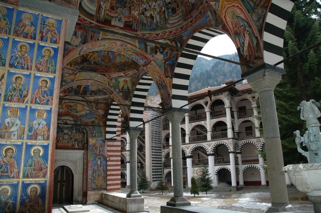 フレスコ画には時代の様子が描かれています。