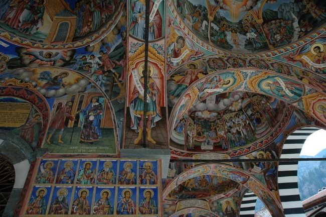 きれいなフレスコ画です。