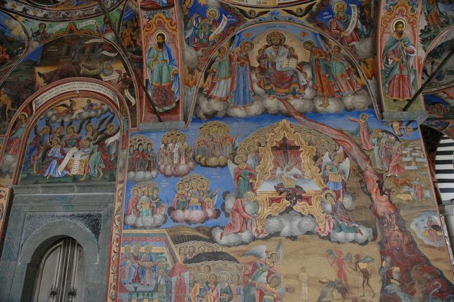 天井にもフレスコ画があります。