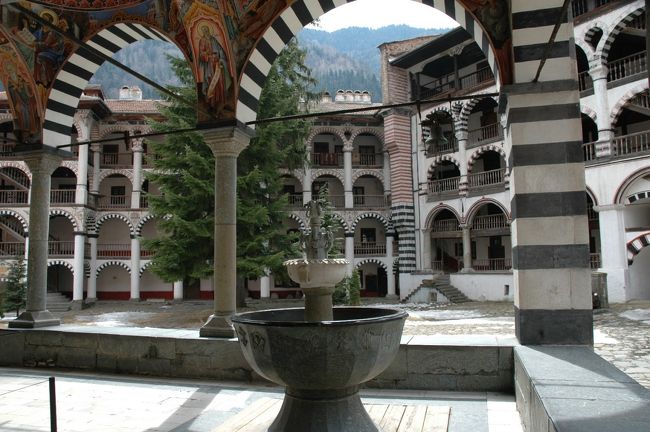 僧院内の水場です。