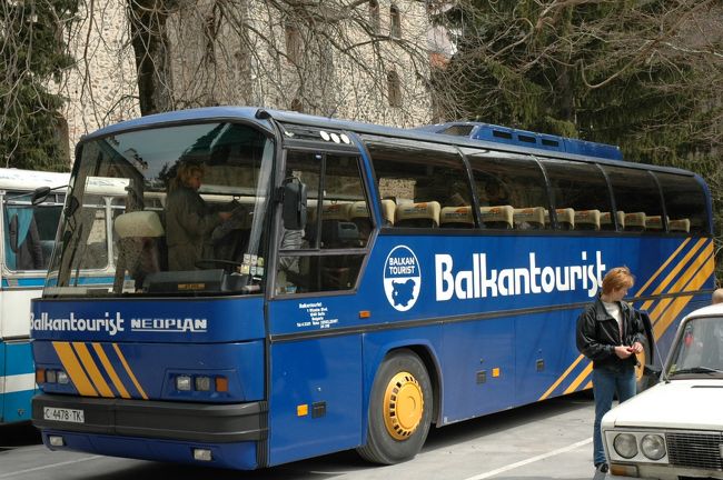 バルカンツーリストのバスでソフィアからリラの僧院に向かいました。