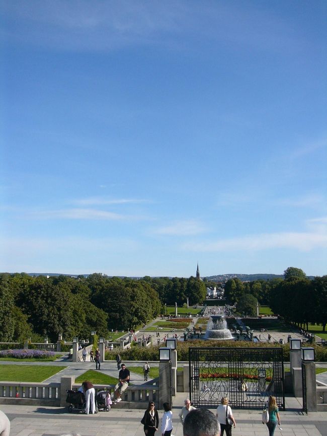 塔のそばから眺めた景色。<br />この日は、汗ばむほどのいい天気でした。