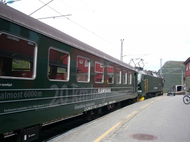 ミュルダールの駅に到着しました。<br />ここでフロム鉄道へ乗り換えます。