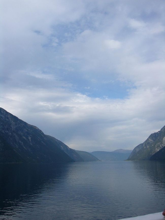 出航して1時間くらいすると青空も少し見えてきました。