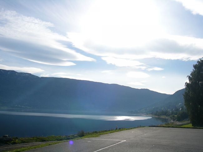 ヴォスに到着しました。<br />ヴォスはヴァングス湖に面した街で、きれいなところでした。