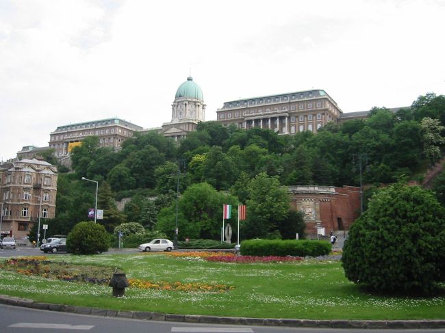 下から王宮を見上げてみる