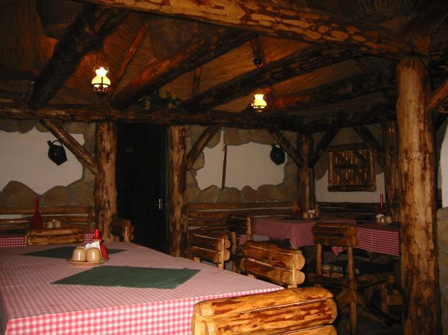 レストランはきこり風でちょっとビミョーな雰囲気でした。