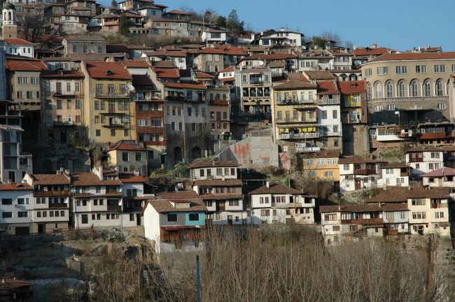 宿泊したホテル・ヴェリコタルノヴォの裏窓から眺めた古い街の夕景色です。うっとりとこの素晴らしい街の景色に見とれていました。