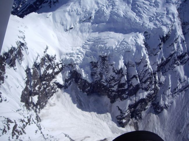 氷河も崩れ落ちています