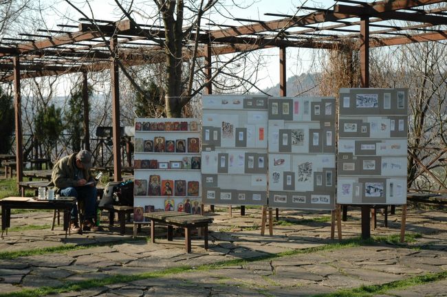 ツァレベッツの丘で絵画を売っていました。