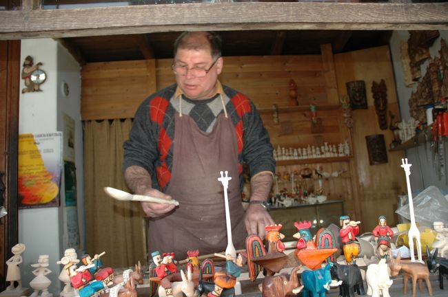 チャルシャのお店の一つで、このおじさんが我々の顔を見た途端、日本人だと分かったらしく、一枚の写真を見せてくれました。その写真というのは、このお店で買物をしている紀宮様の写真でした。紀宮様がこの地を訪問された時に立ち寄られたのでしょう。