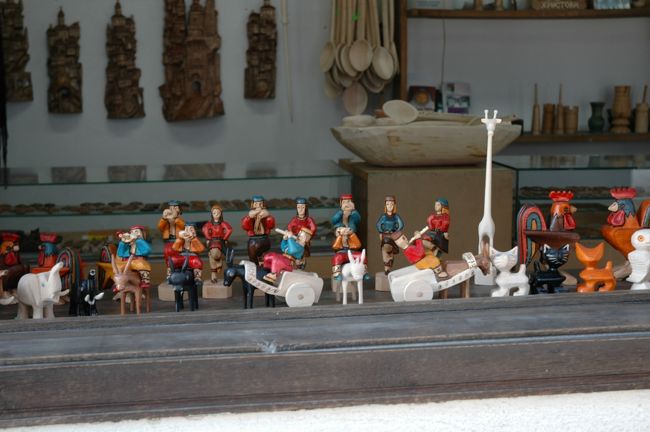 チャルシャの人形のお店です。可愛いお人形を並べています。