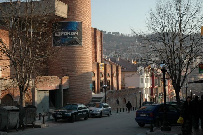 ヴェリコ・タルノヴォの中心ですが、朝まだ早いためか人通りは少ないようです。