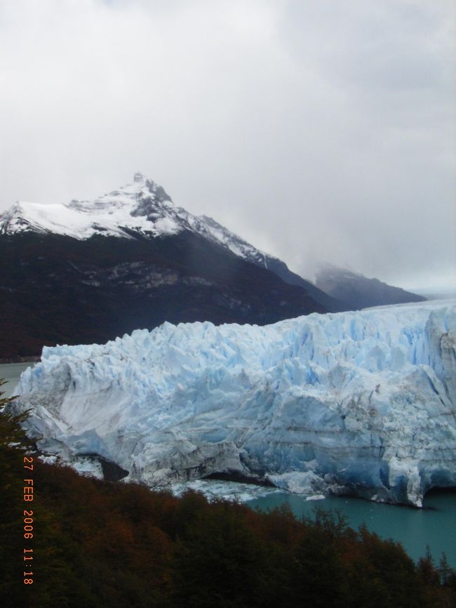 木々に赤の色がついていた。<br />日本の紅葉には勝てまい。