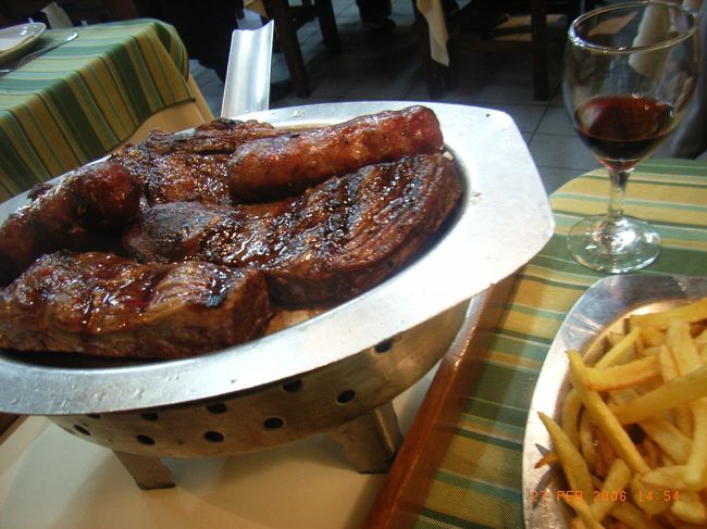 おいしいお肉。<br /><br />人間はわがままな生き物だ＾＾<br /><br />明日はクルージングツアーで氷河ウイスキー♪