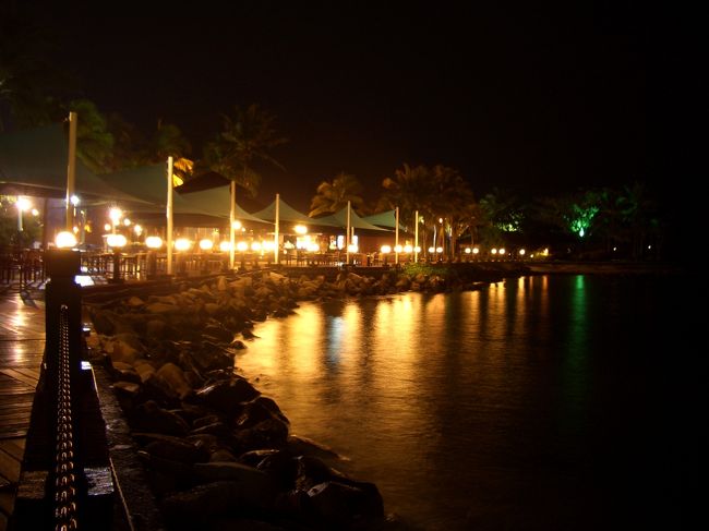 夜はまた町へ出て、食事しました。<br />今回の旅行は、天気には恵まれなかったのが、<br />本当に残念。<br />雨用プランも少し必要ですね。私達は、買い物好きなので、スーパーとかうろうろしてるのも楽しいですが、<br />お子さん連れは大変ですよね。<br />この写真は、タンジュンアル。<br />