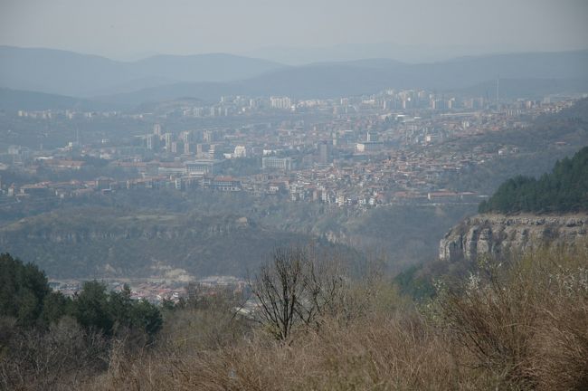 アルバナシからヴェリコ・タルノヴォの市街を眺めています。丁度、アルバナシはヴェリコ・タルノヴォの避暑地になっているのです。