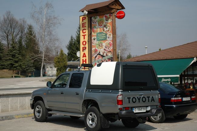 アルバナシにもトヨタの車がありました。