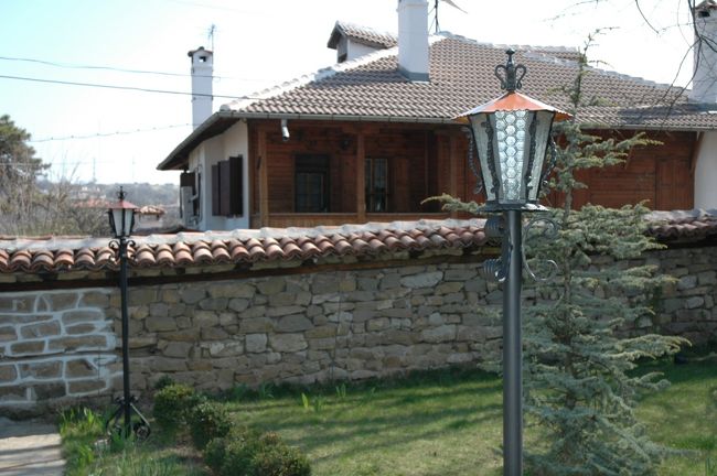 道路には街灯も。