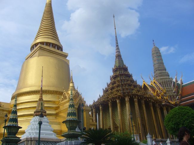 バンコク最初の観光はワットプラケオへ