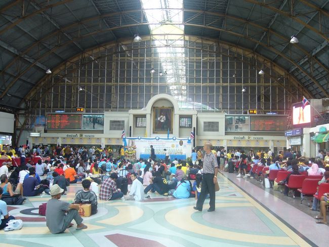 ファランポーン駅。いつかここから電車のたびに出ようと思います。