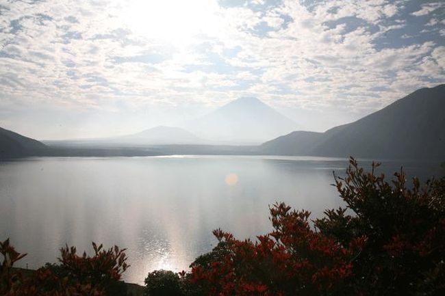 本栖湖は、西側が身延町。東側が富士河口湖町です。<br />ここは、湖の西側になり身延町です。