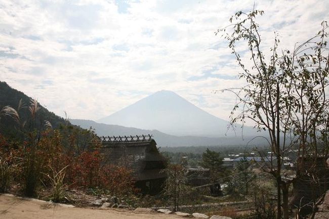 真ん中後方に外部の屋根が写っています。