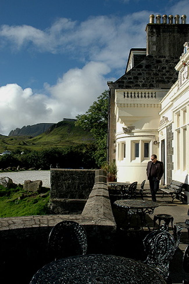 …泊り客でなくても、テラスでお茶が楽しめます。<br /><br />屋内席もあり。