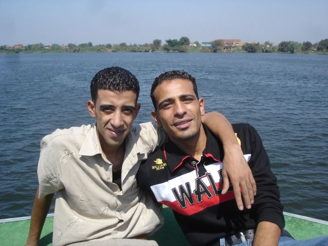 地元の大学生だろうか。カップル3組で来てた陽気な奴ら。そのうちの男2人。