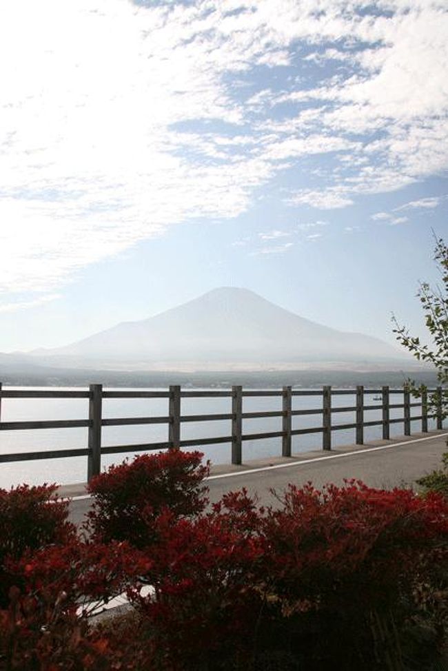 雲が動いています。