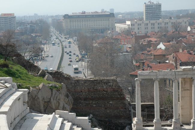 ローマの円形劇場の跡です。ここから、遠くに新市街がのぞまれ、新旧が見事に同居する街です。プロヴディフは商業が盛んな都市で、国際見本市が毎年催されています。