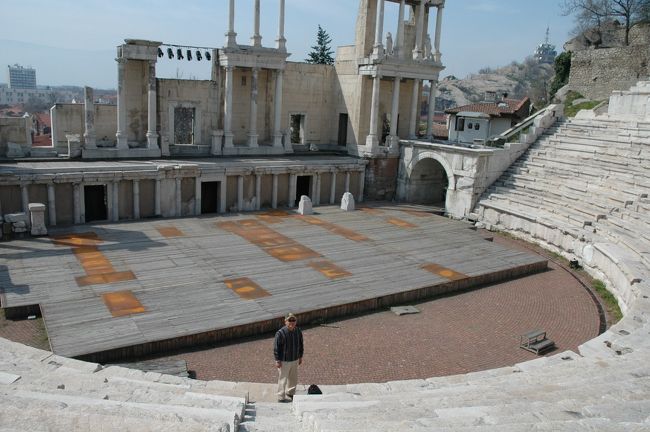 ローマの円形劇場跡で、保存状態もいいようです。