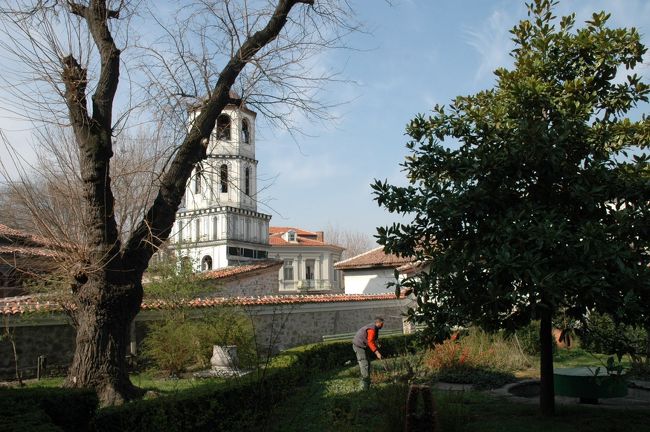 聖コンスタンティン・エレナ教会の塔が見られます。プロヴディフの旧市内から、どの方向からでもこの教会の緑色の鐘楼が見られます。