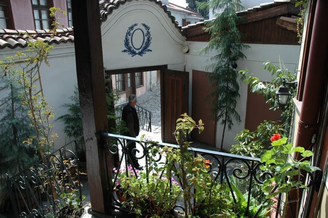 レストランの内側から見た入口です。