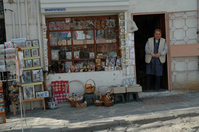 お土産を売っているお店の女性が人懐っこく笑顔で挨拶されていました。
